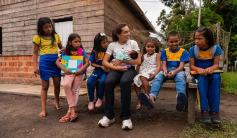 Débora Menezes percorre interior do AM e leva pauta de proteção à infância às comunidades