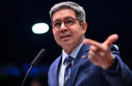 Randolfe prevê votação do fim da escala 6×1 no Senado em setembro
