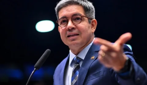 Randolfe prevê votação do fim da escala 6×1 no Senado em setembro
