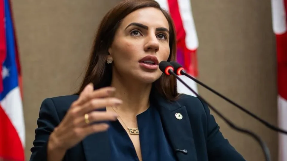 Débora Menezes alerta para violência sexual contra crianças após prisão de professor em Parintins