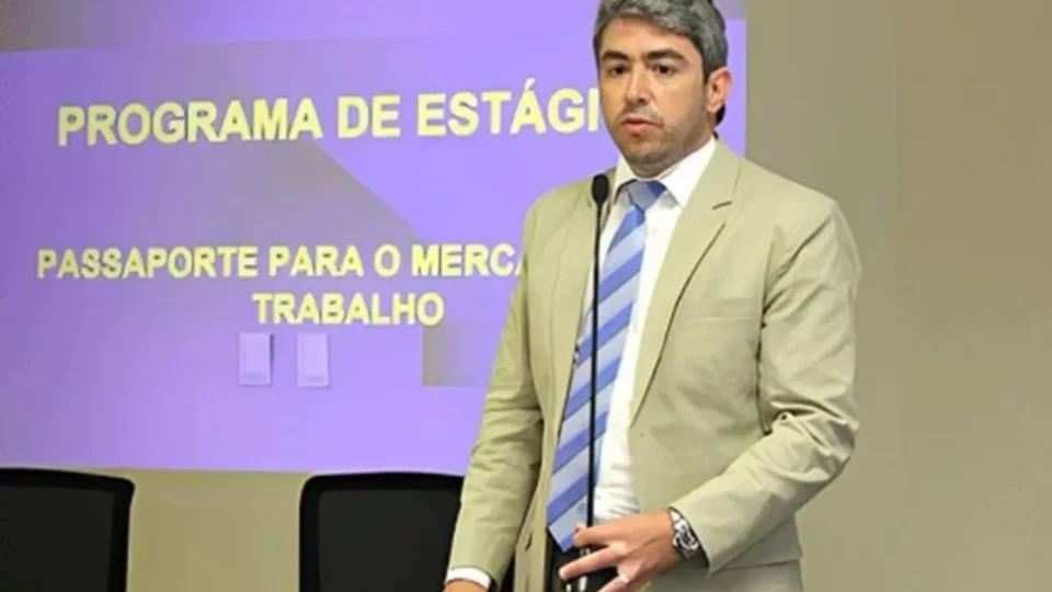 Promotor demitido por acusação de compra de votos pede para reassumir presidência de associação no Amapá