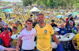 Nikolas Ferreira reúne multidão em ato “Fora Moraes” em Ji-Paraná