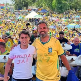 Nikolas Ferreira reúne multidão em ato “Fora Moraes” em Ji-Paraná
