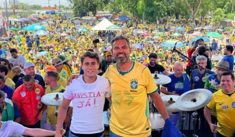 Nikolas Ferreira reúne multidão em ato “Fora Moraes” em Ji-Paraná