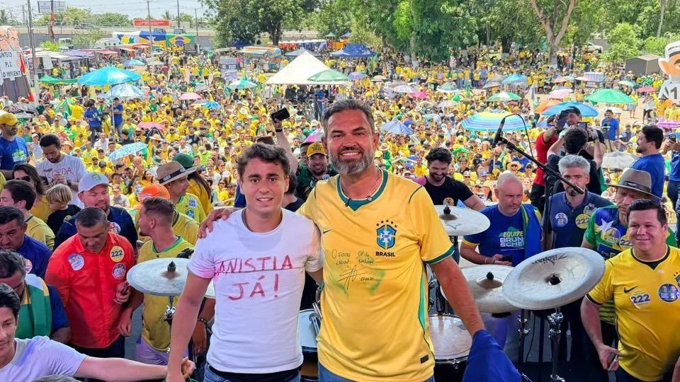 Nikolas Ferreira reúne multidão em ato “Fora Moraes” em Ji-Paraná