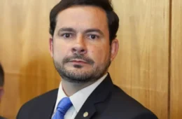 Alberto Neto assina novo impeachment de Moraes e reforça compromisso de enfrentar abusos do STF