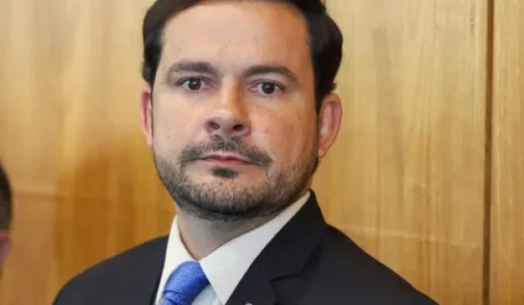 Alberto Neto assina novo impeachment de Moraes e reforça compromisso de enfrentar abusos do STF