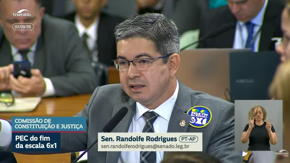 Randolfe defende PEC do fim da escala 6×1 e rejeita proposta alternativa de Rogério Marinho