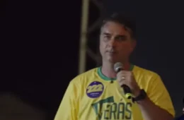 Em Manaus, Flávio Bolsonaro promete penas mais duras, novas vagas em presídios e combate a facções