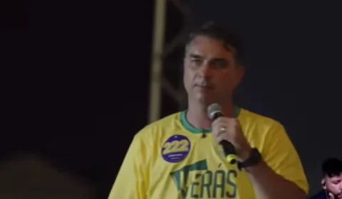 Em Manaus, Flávio Bolsonaro promete penas mais duras, novas vagas em presídios e combate a facções