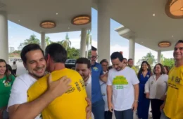 Flávio Bolsonaro chega a Manaus e se prepara para agenda de campanha nesta sexta-feira