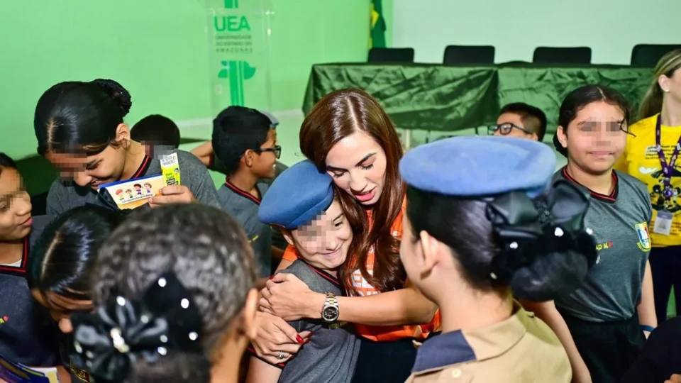 Débora Menezes defende ampliação da prevenção e enfrentamento à violência nas escolas