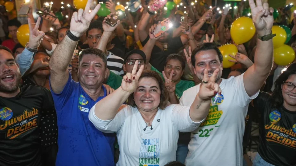 Professora Maria ganha de todos adversários no segundo turno, afirma AtlasIntel
