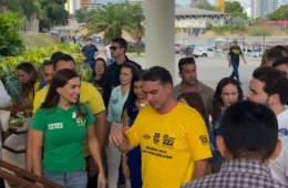 Débora Menezes recebe Flávio Bolsonaro em Manaus