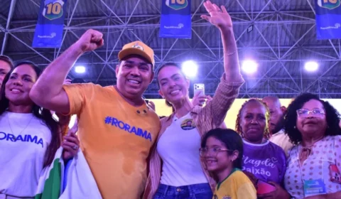 Vice de Sampaio, Sheridan concentra campanha no marido e apaga relação com governo