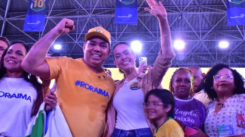 Vice de Sampaio, Sheridan concentra campanha no marido e apaga relação com governo