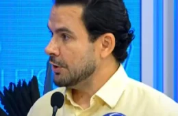 “VOCÊ DEVERIA COBRAR ELE”: Alberto Neto cobra Plínio sobre prefeito de Manaus