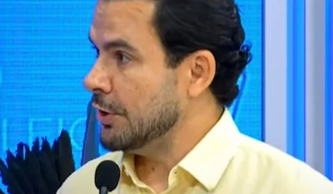“VOCÊ DEVERIA COBRAR ELE”: Alberto Neto cobra Plínio sobre prefeito de Manaus