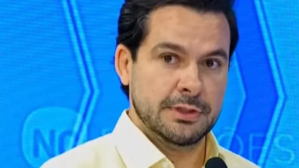 “FILA DA MORTE”: Alberto Neto critica saúde e Braga questiona como salvar o Amazonas