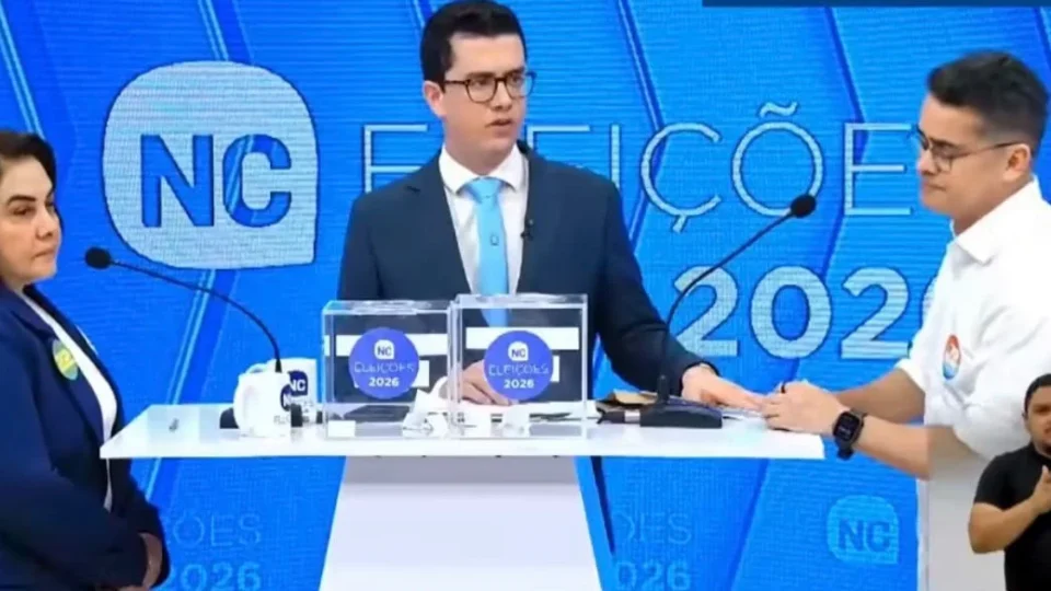 FILA DO SISREG: David Almeida promete zerar demanda e critica situação da saúde