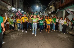 Débora Menezes reúne apoiadores em grande ato na reta final da campanha