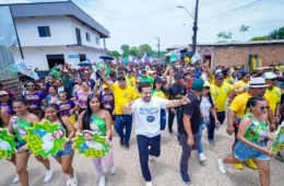 Capitão Alberto Neto reúne multidões e transforma Alvarães e Tefé em festa na reta final da campanha