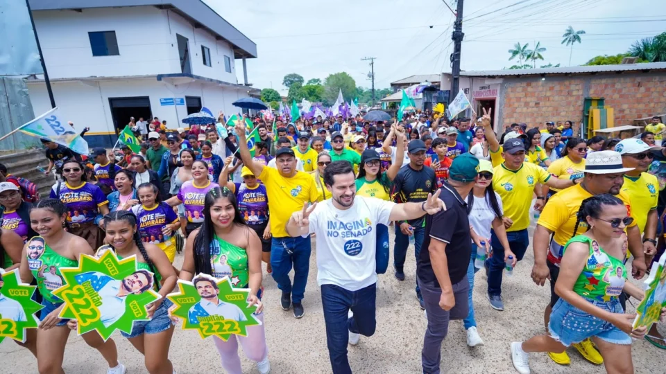 Capitão Alberto Neto reúne multidões e transforma Alvarães e Tefé em festa na reta final da campanha