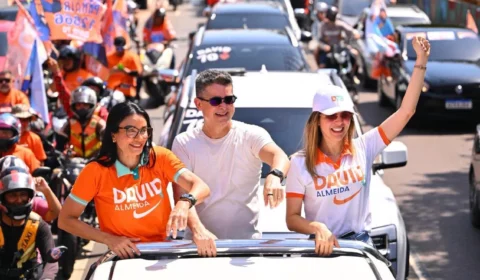David recebe apoio da população em grande carreata pelas ruas de Manaus