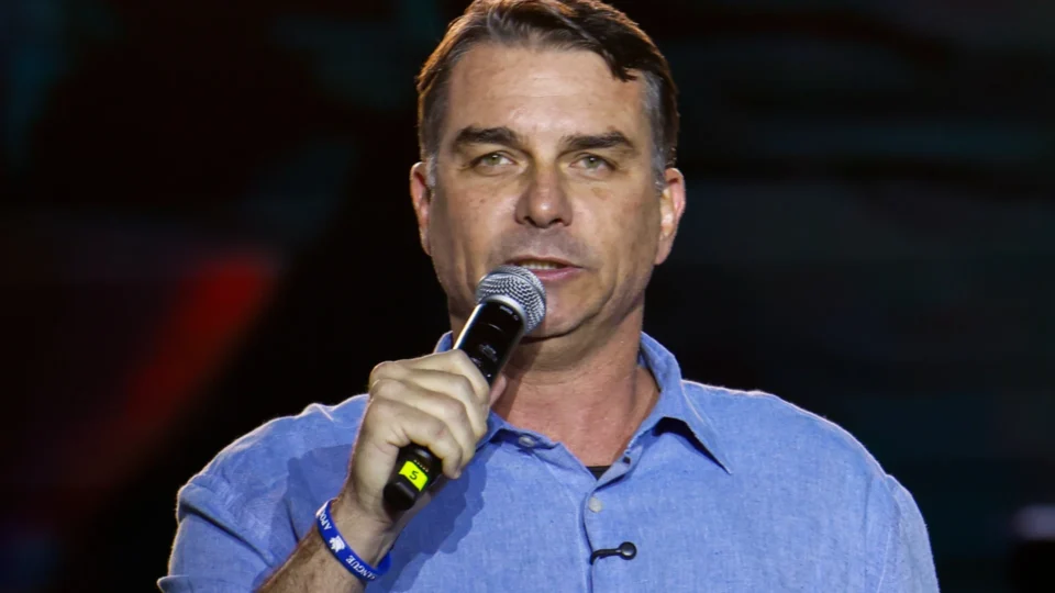 Flávio Bolsonaro fará campanha em Belém e Santarém no dia 14 de setembro
