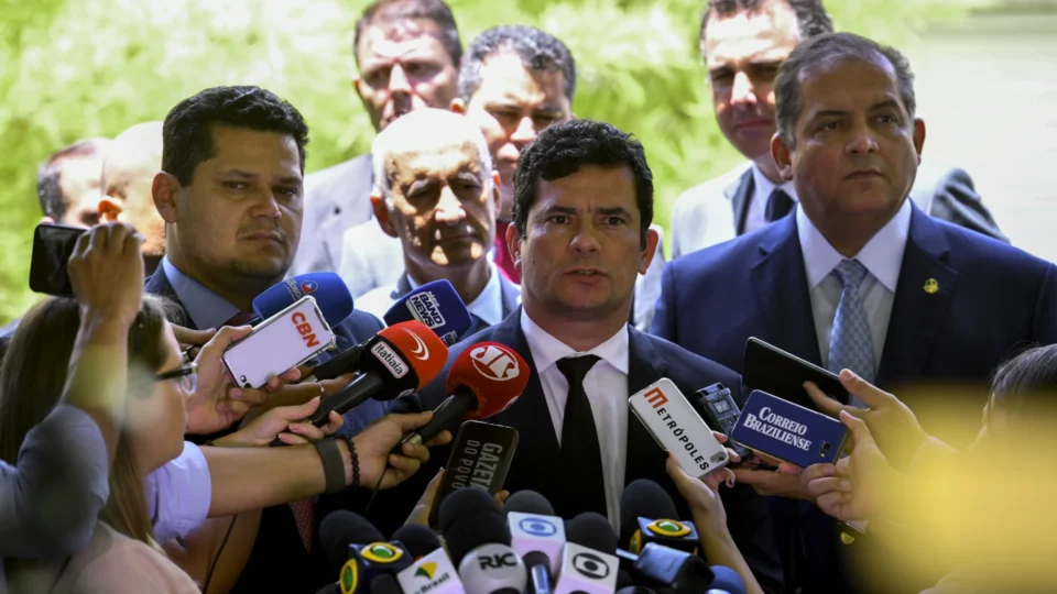 Moro diz que ‘vitória está a caminho’ para Flávio Bolsonaro no 2º turno