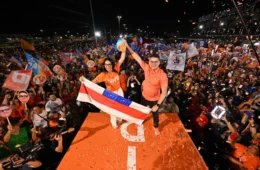 David Almeida encerra campanha em Manaus e critica pesquisas eleitorais
