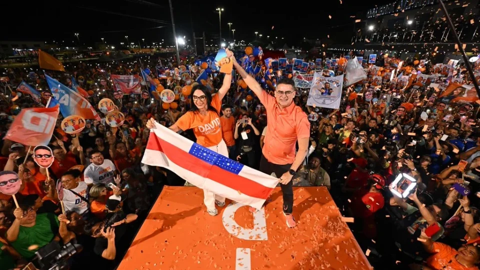 David Almeida encerra campanha em Manaus e critica pesquisas eleitorais