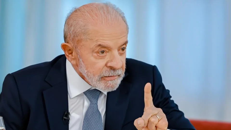 Lula diz estar decepcionado com resultado do 1º turno e critica abstenção
