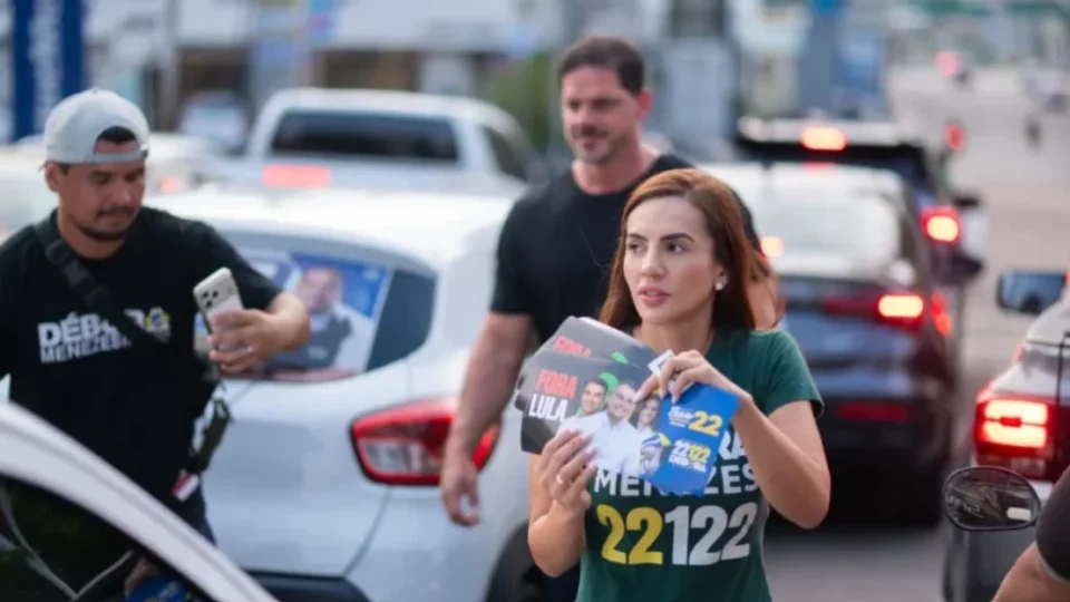 ELEIÇÕES 2026 | Débora Menezes fecha campanha com mobilização nas ruas e foco no contato com eleitores