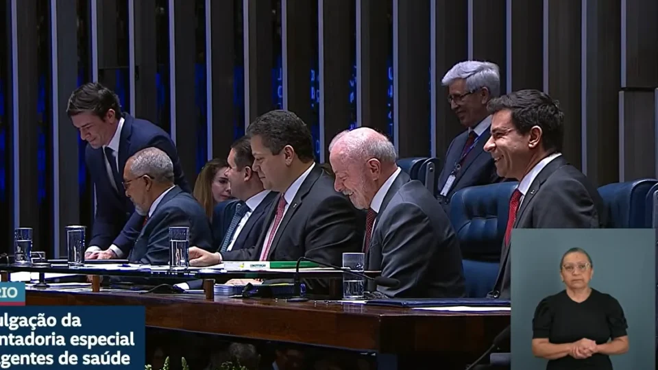 Congresso promulga fim da escala 6×1 em cerimônia com Lula nesta sexta-feira