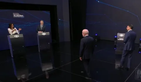 Confusão nos bastidores interrompe debate entre Lula e Flávio Bolsonaro