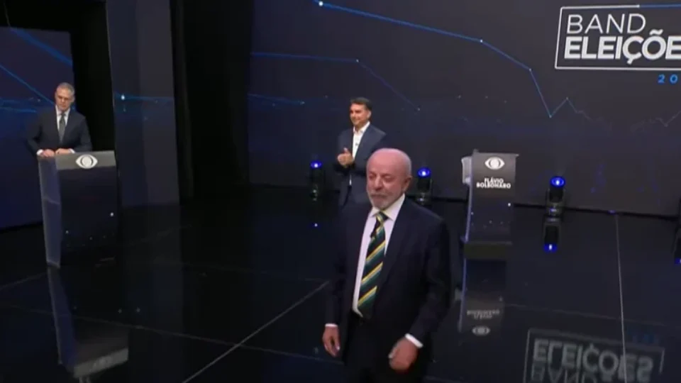 Lula diz que “pegou o País quebrado” e afirma: “Eu sei como fazer”