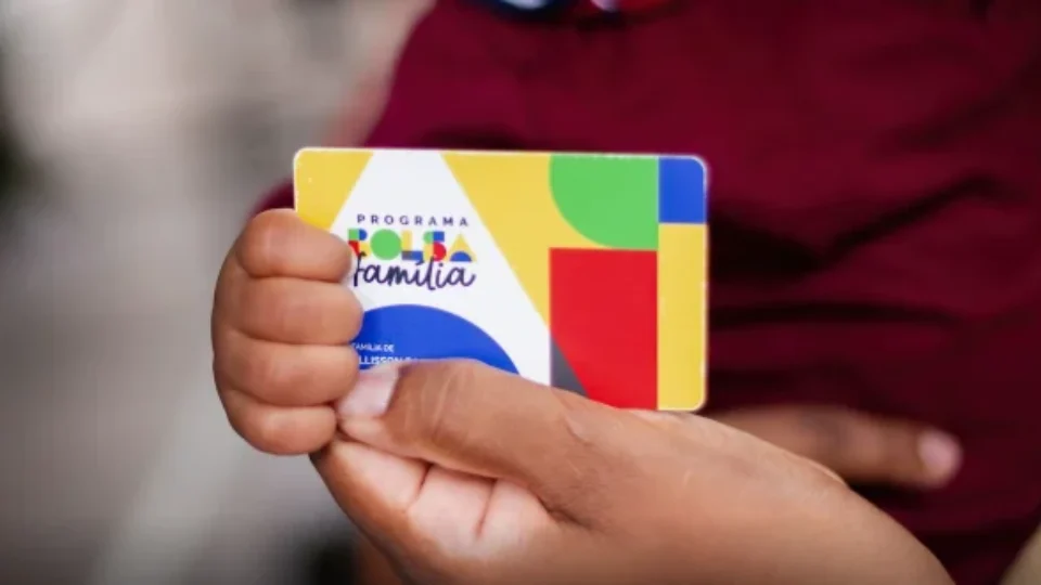 Governo federal alerta para fake news sobre Bolsa Família, Gás do Povo e escala 6×1