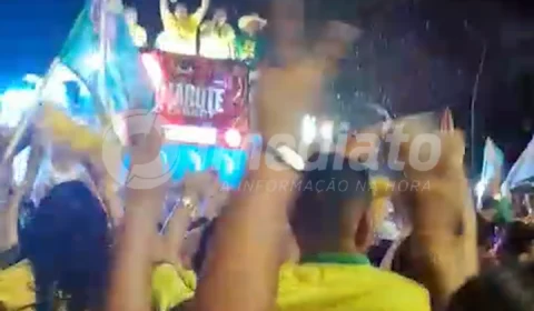 Cantos de apoio e confrontos marcam encontro de apoiadores de Flávio Bolsonaro em Belém