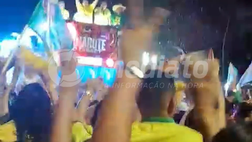 Cantos de apoio e confrontos marcam encontro de apoiadores de Flávio Bolsonaro em Belém