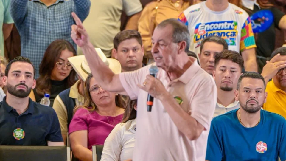Com Manaus encoberta por fumaça, Omar destina emenda e governo do estado não compra avião de combate a incêndios