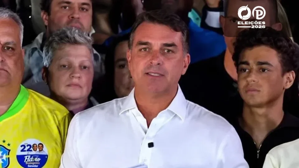Flávio Bolsonaro contesta resultado das urnas e promete recorrer para anular eleição