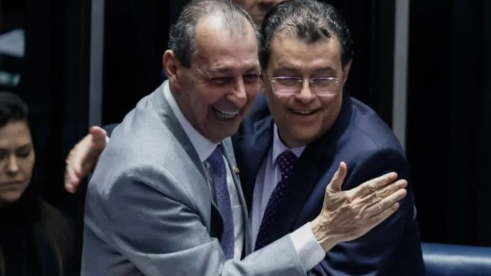 “Grande vitória do povo brasileiro”: Omar Aziz e Eduardo Braga comemoram aprovação do fim da escala 6×1