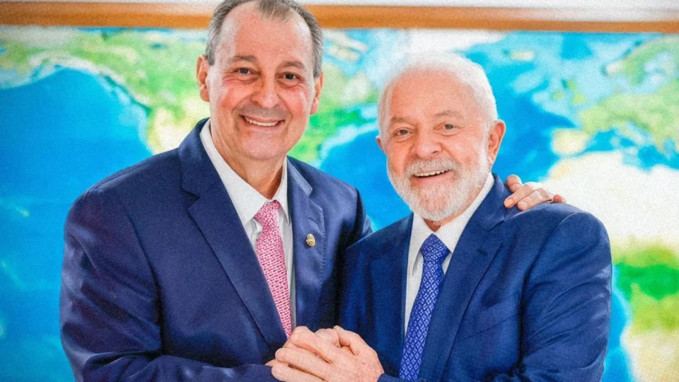 Lula liga para Omar após vitória e marca reunião em Brasília para esta segunda-feira (26)