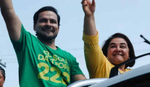 Alberto Neto e Maria do Carmo realizam carreata por Manaus na véspera da eleição