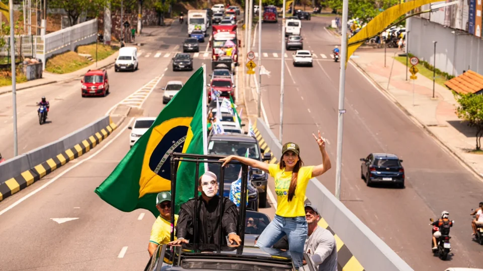 ELEIÇÕES 2026 | Débora Menezes fecha campanha com mobilização nas ruas e foco no contato com eleitores