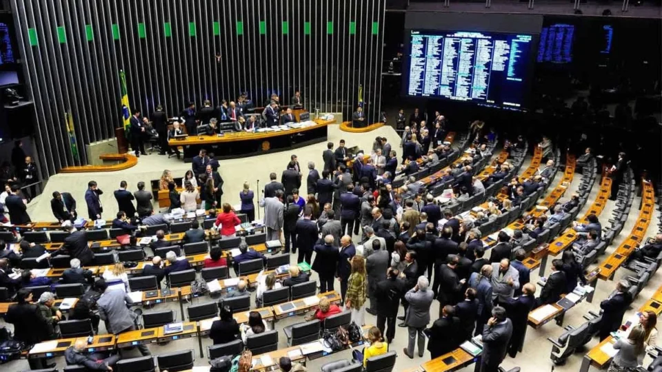 Apoio a Flávio Bolsonaro amplia tensão entre União Progressista e Alcolumbre