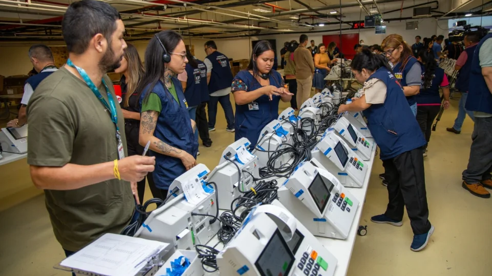 TRE-AM prepara 4 mil urnas eletrônicas em Manaus para o segundo turno