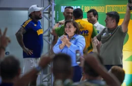 Professora Maria recebe apoio de forças policiais do Amazonas e garante pagamento de data-base e reajustes retroativos