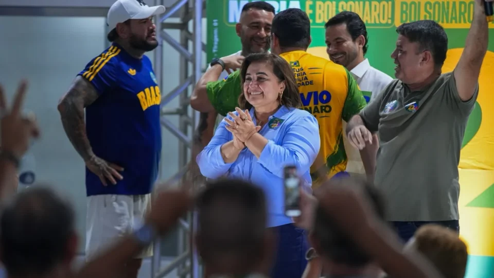 Professora Maria recebe apoio de forças policiais do Amazonas e garante pagamento de data-base e reajustes retroativos